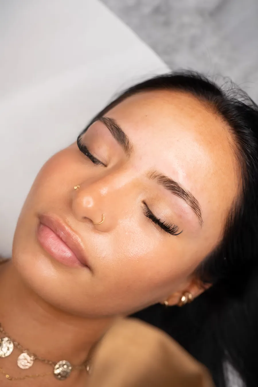 Résultat du soin des sourcils, après